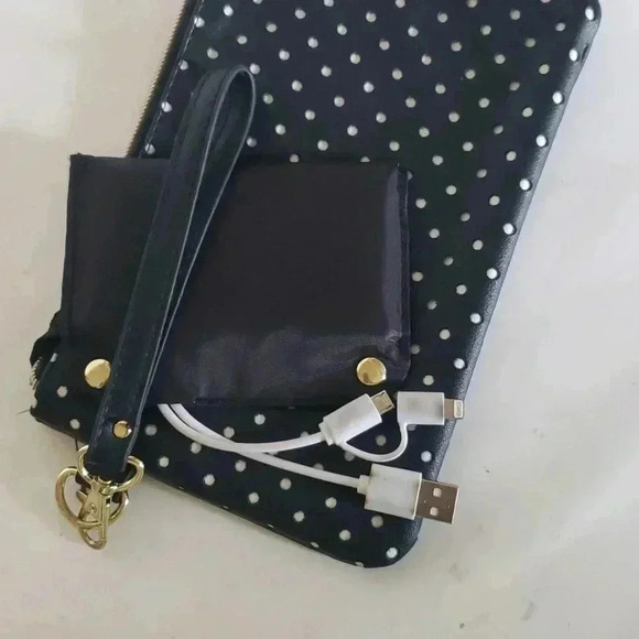 Jones New York clutch wristlet purse with USB power chargers iphone android - Picture 3 of 5